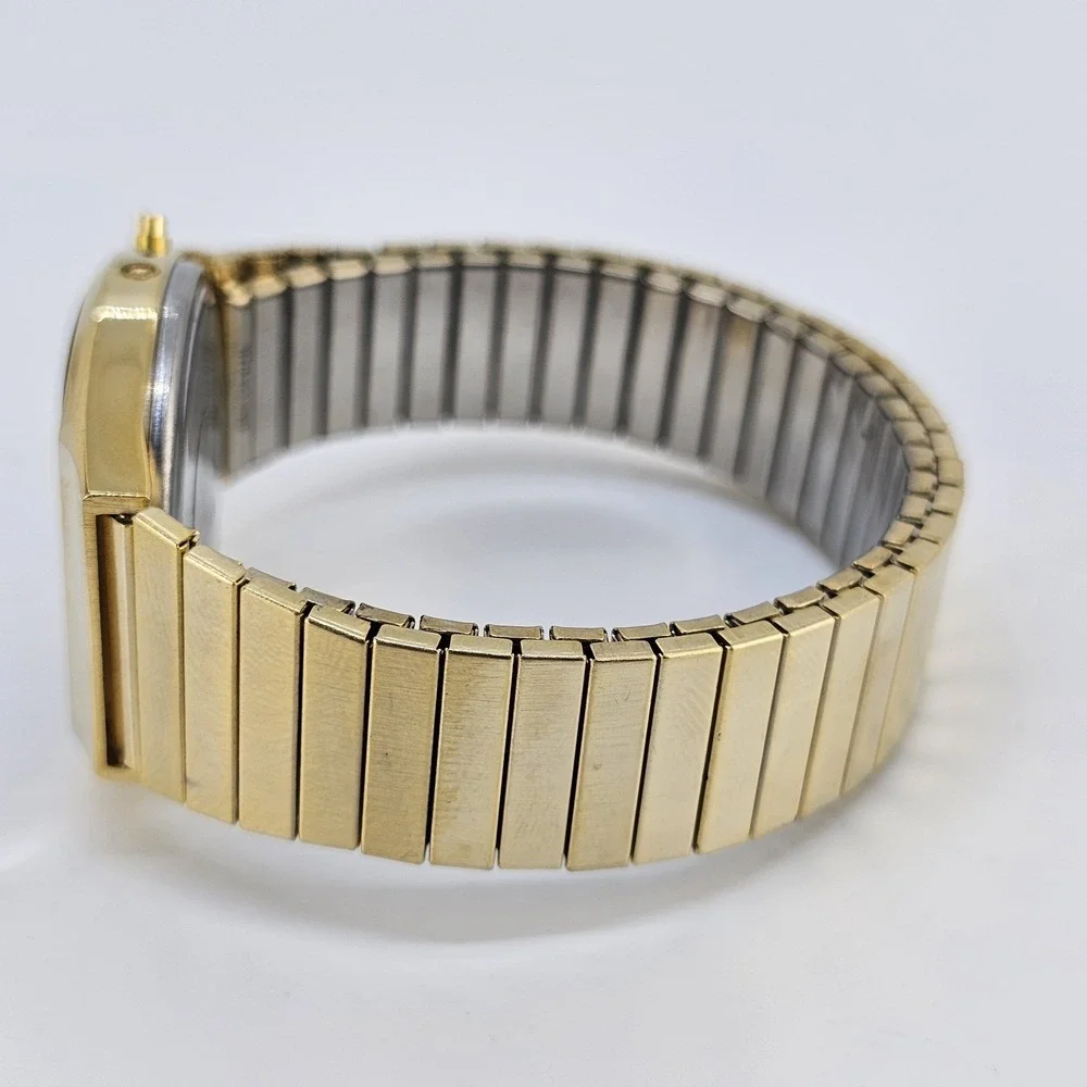 VTG Quintel Digital Unisex Watch 33MM DayDate Gold Expandable Band 6